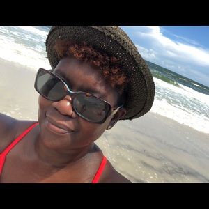 Meet your Posher, Adrienne